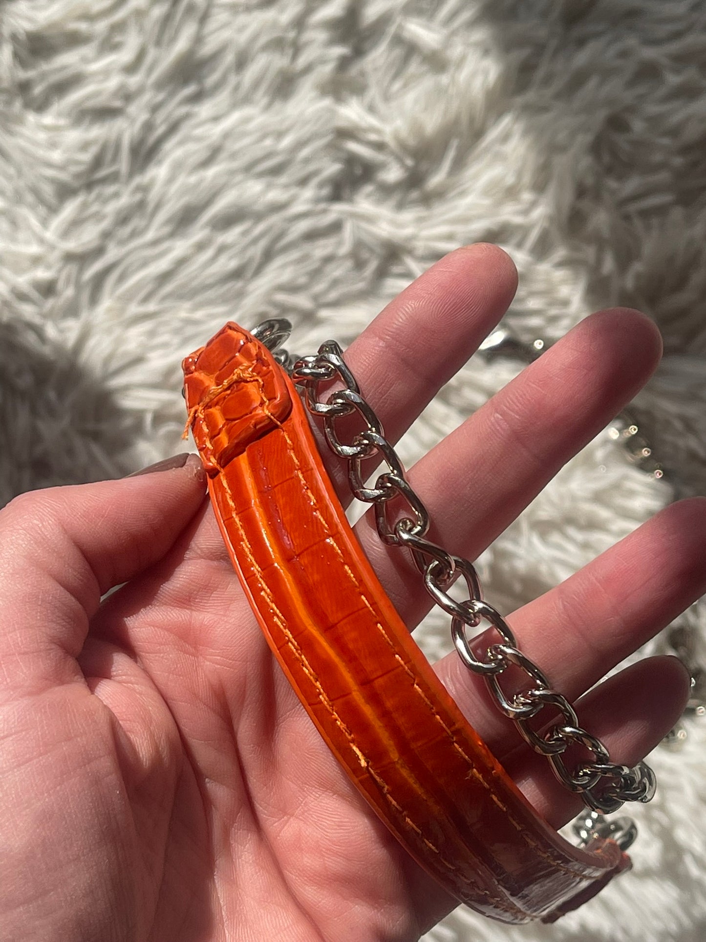 малка оранжева чанта