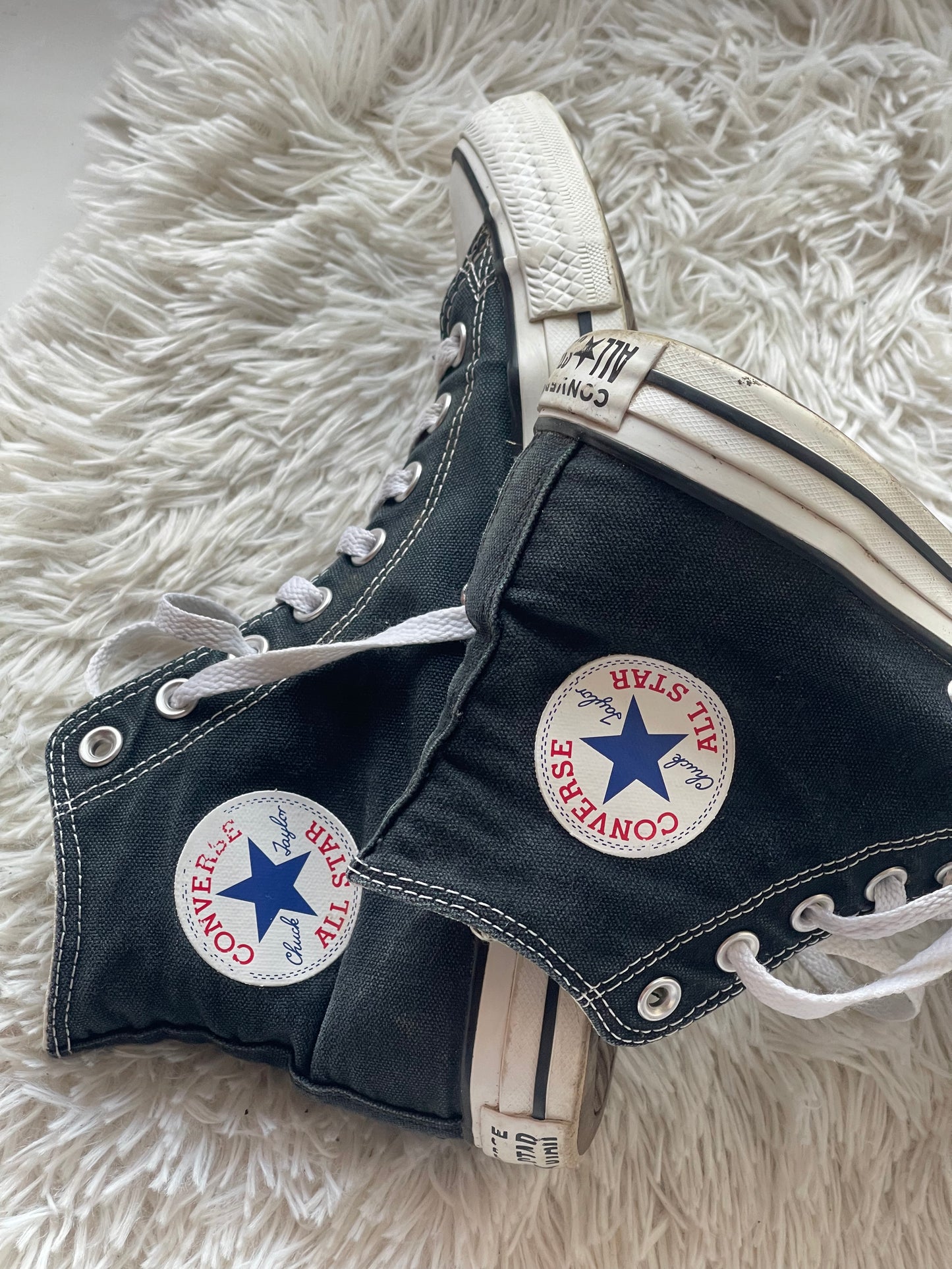 високи кецове Converse в черно