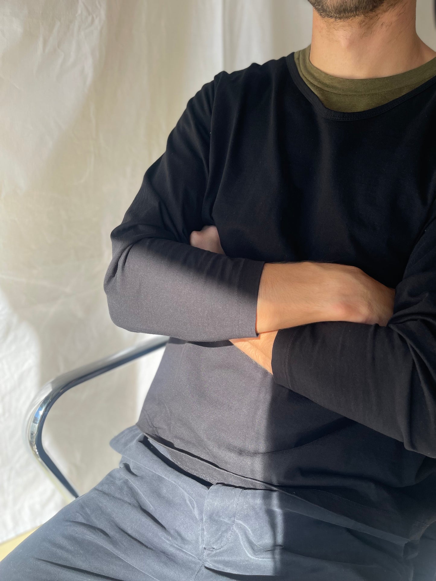 блуза с v-образно деколте и дълъг ръкав