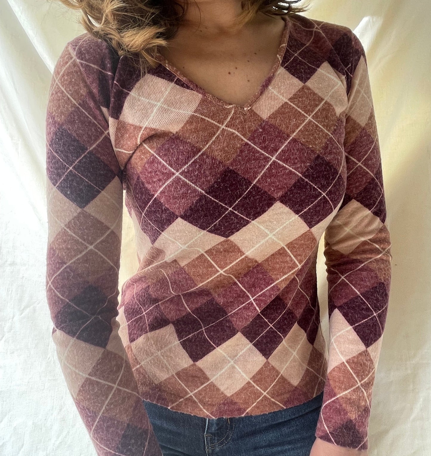 sweater with V-line neck by DIKA