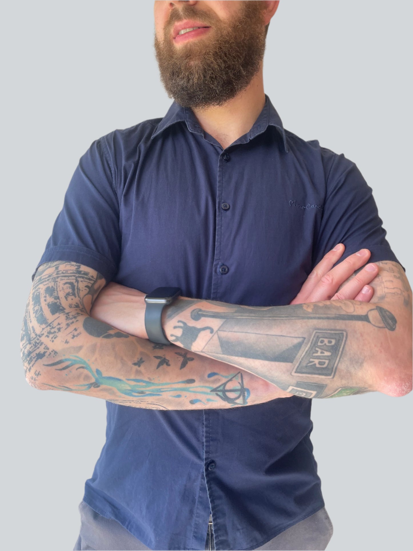 navy blue short-sleeve shirt by Pierre Cardin