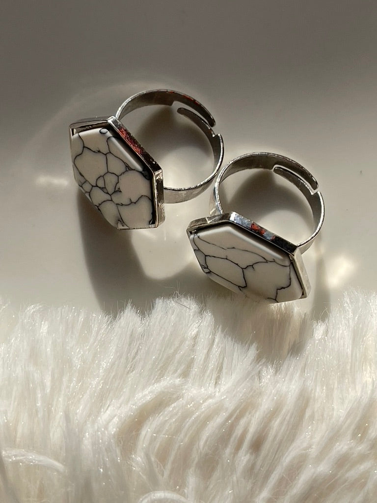 set of rings with adjustable bands