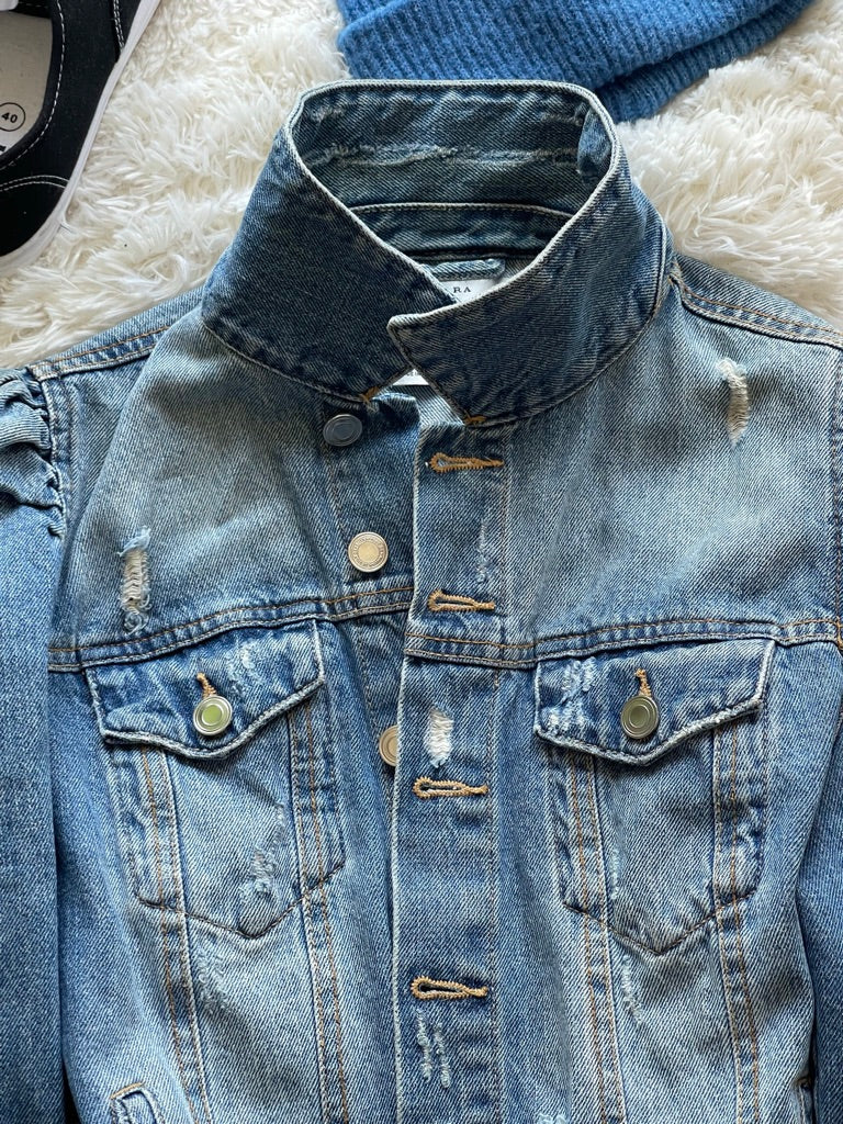 cropped denim jacket from Zara with distressed effect