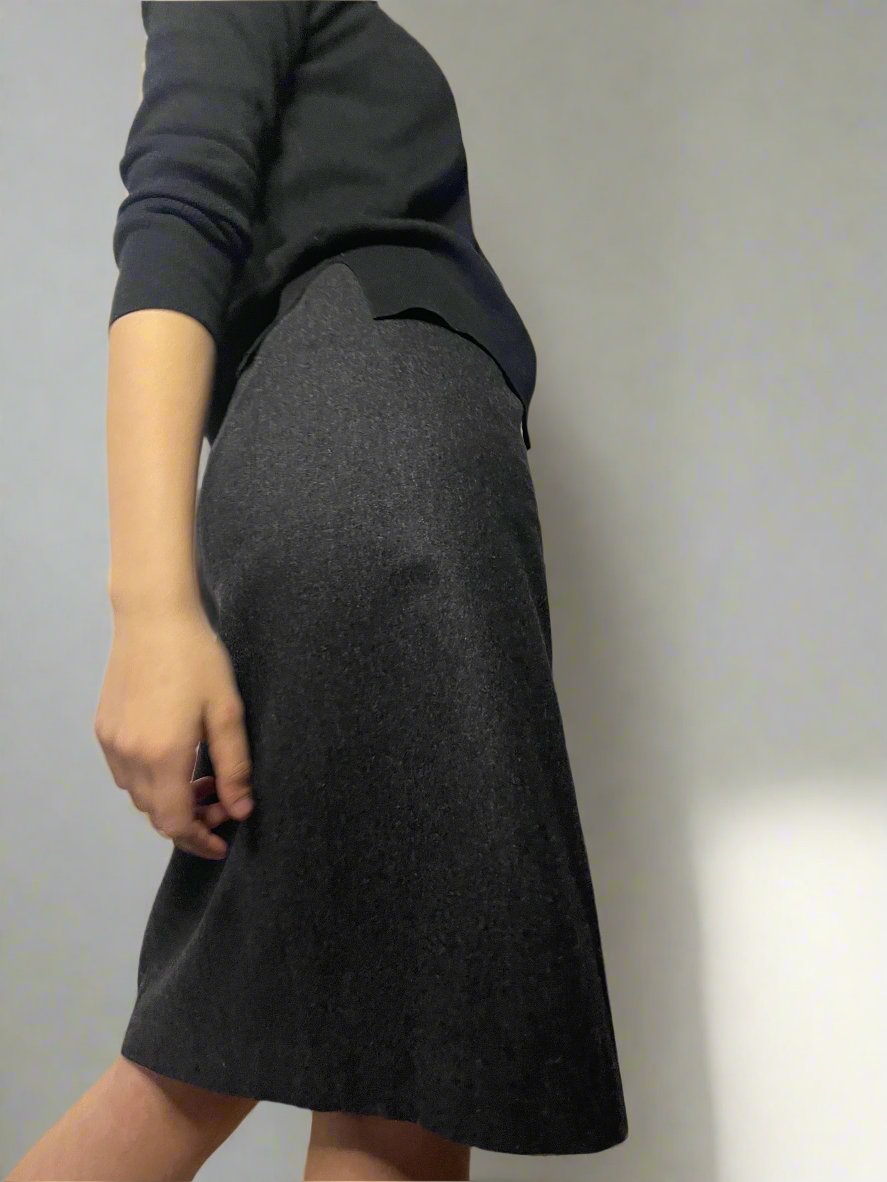 dark grey woollen skirt by Halfon