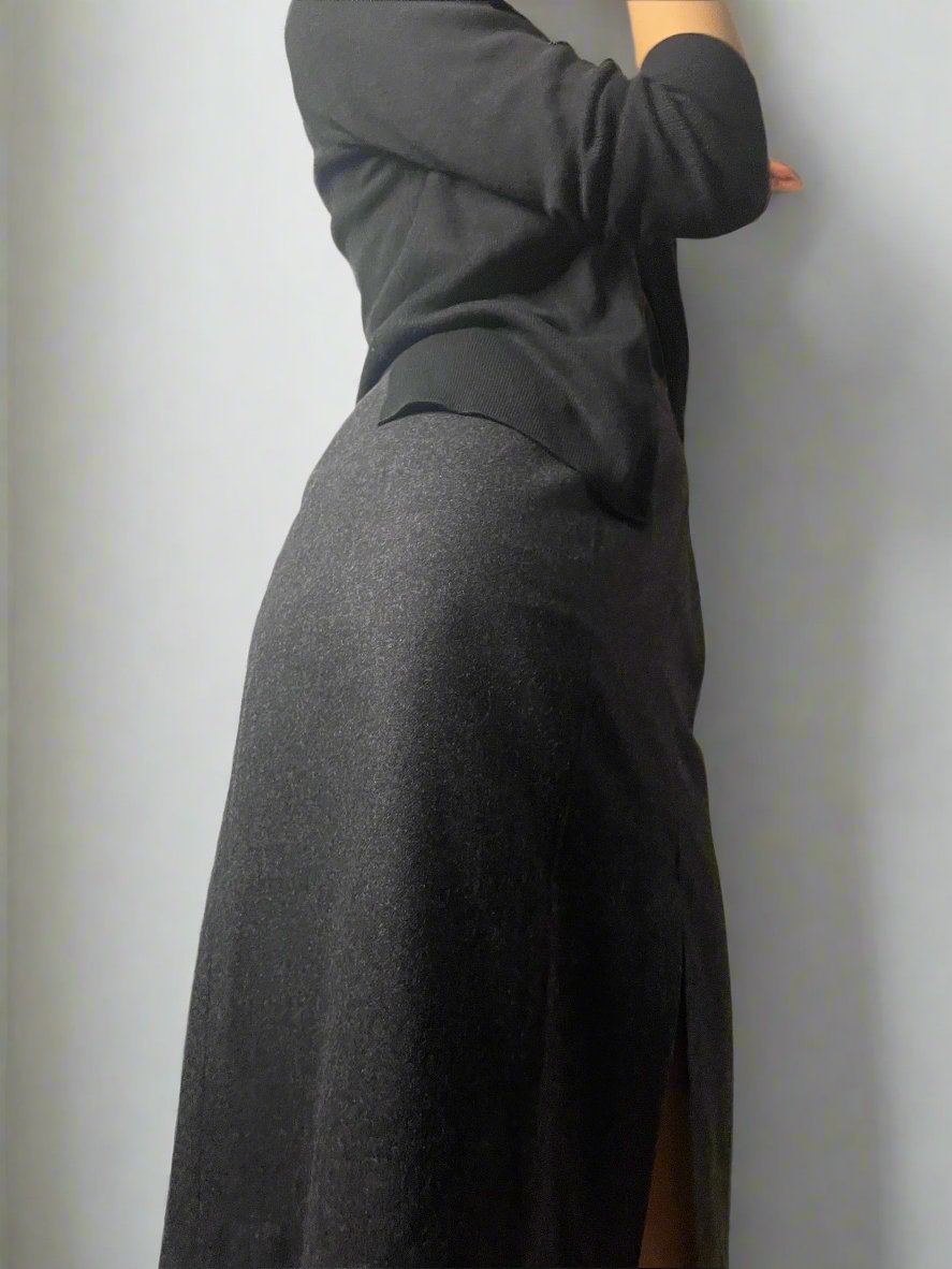 dark grey woollen skirt by Halfon