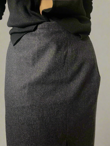 dark grey woollen skirt by Halfon