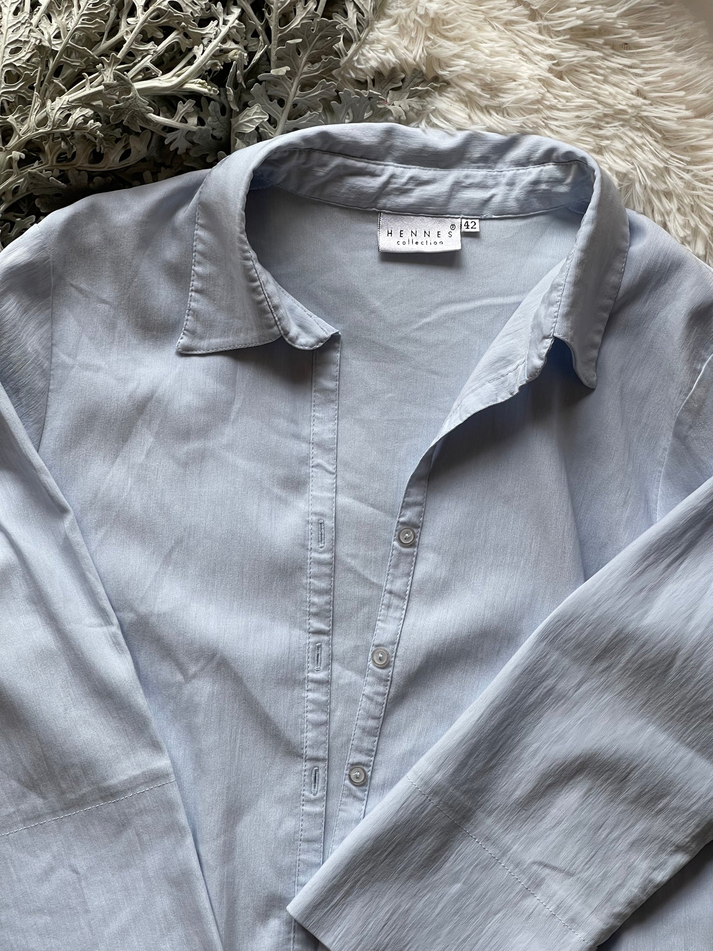 baby blue 3/4 sleeve HENNES COLLECTION shirt