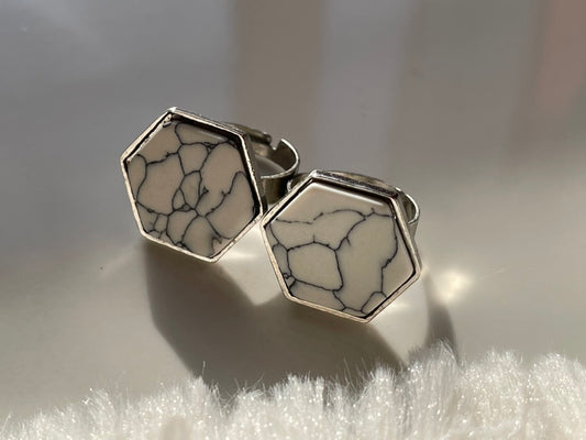 set of rings with adjustable bands