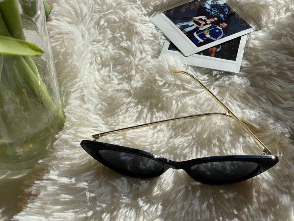90s cat-eye black sunglasses